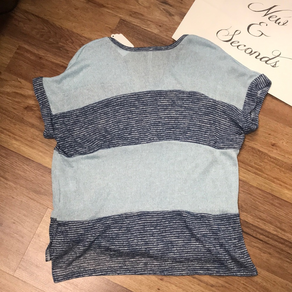 Color Block Mid Sleeve Top - Picture 3 of 5